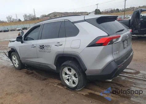 2021 Toyota Rav4 Xle z USA, uszkodzony, nr VIN 2T3P1RFV2MC159401